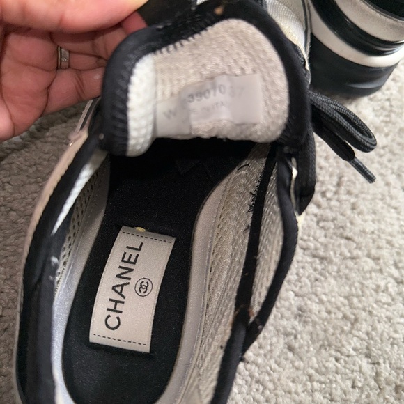 CHANEL Monochrome High-Top Sneakers - Picture 5 of 11